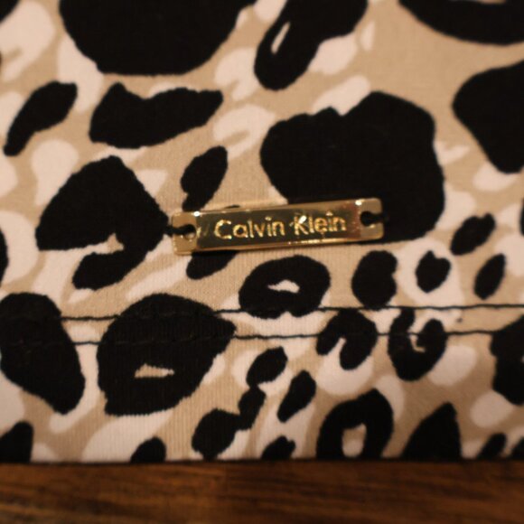 Calvin Klein Corporate Shell - Picture 4 of 8